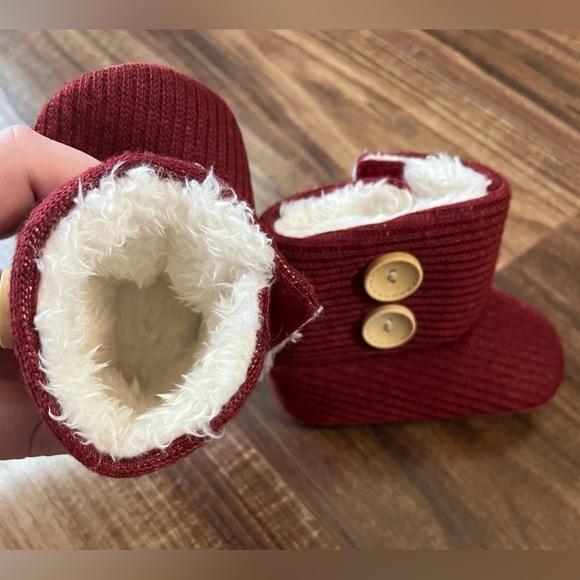 Baby booties red/maroon. Slippers one size. Myggpp - Picture 4 of 7